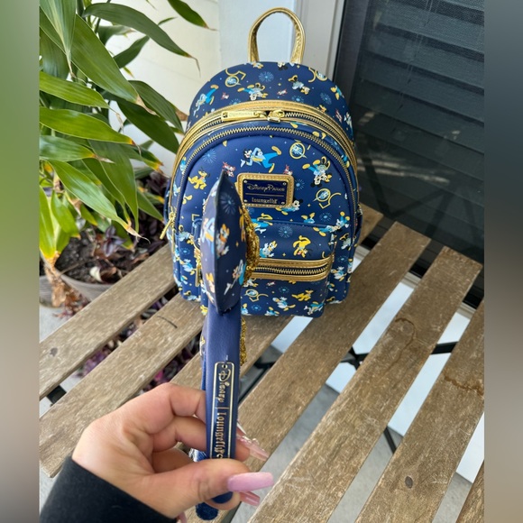 Disney’s 50th Anniversary Limited Edition Loungely - Picture 3 of 8